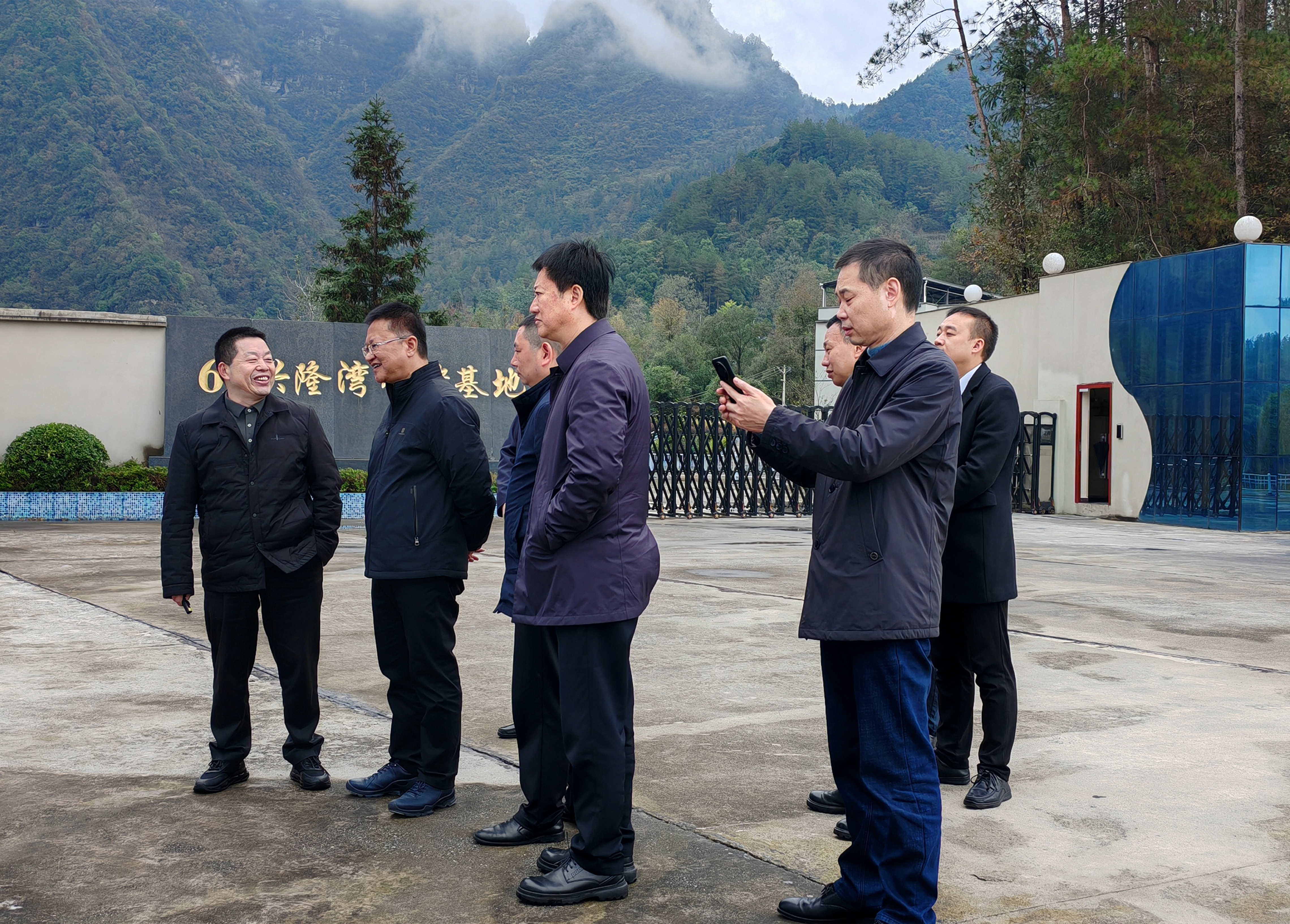 黔江区委书记罗成到69公司调研